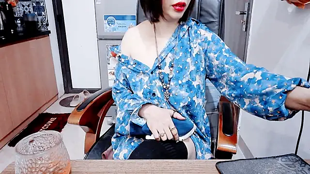 Snapshot of Miu-Le chatting on February 10, 9:19 pm Miu-Le online show from February 10, 9:19 pm