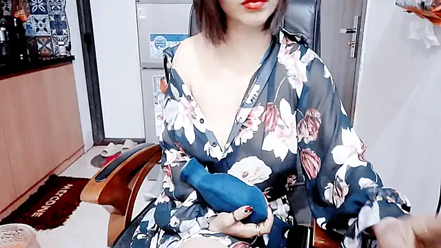 Snapshot of Miu-Le chatting on February 12, 5:19 pm Miu-Le online show from February 12, 5:19 pm