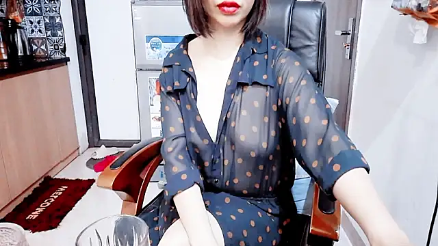 Snapshot of Miu-Le chatting on February 13, 7:32 pm Miu-Le online show from February 13, 7:32 pm