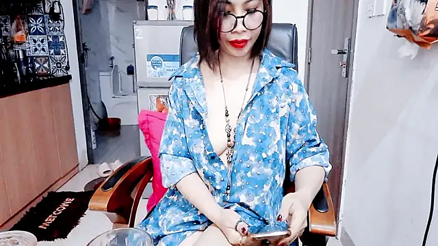 Snapshot of Miu-Le chatting on March 1, 7:05 pm Miu-Le online show from March 1, 7:05 pm