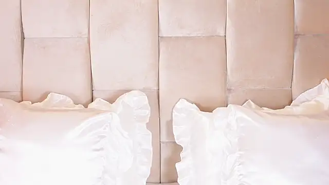 KiraKayleigh1 online show from April 18, 11:05 pm