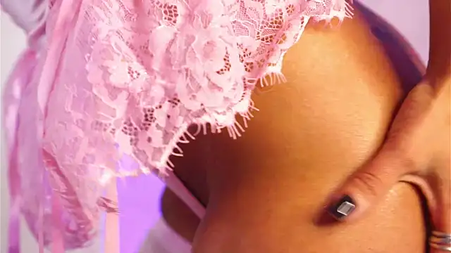 Snapshot of ClaraHazel chatting on November 5, 6:24 am ClaraHazel online show from November 5, 6:24 am