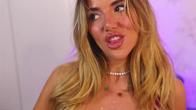 Snapshot of ClaraHazel chatting on November 9, 4:55 am ClaraHazel online show from November 9, 4:55 am