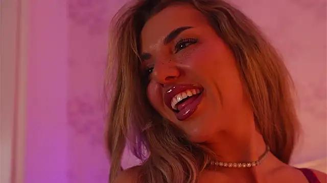 Snapshot of ClaraHazel chatting on January 6, 5:22 am ClaraHazel online show from January 6, 5:22 am