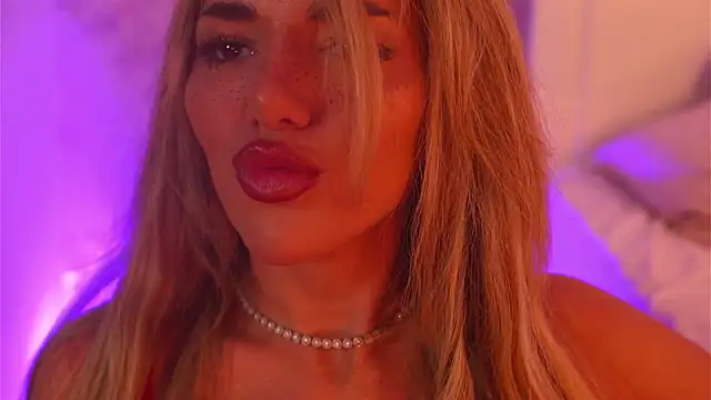 Snapshot of ClaraHazel chatting on January 9, 5:10 am ClaraHazel online show from January 9, 5:10 am