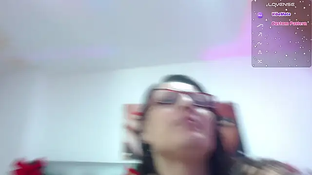 Snapshot of horny-juliette chatting on December 25, 9:22 pm horny-juliette online show from December 25, 9:22 pm