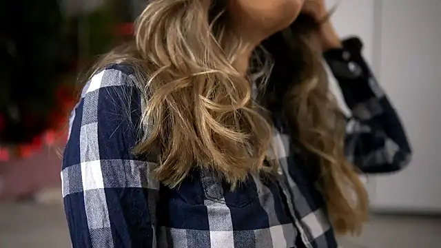 KellyMathews online show from March 20, 3:11 am