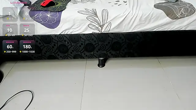 Snapshot of harrytwink18 chatting on December 17, 2:56 pm harrytwink18 online show from December 17, 2:56 pm