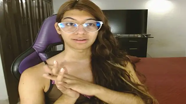 Snapshot of engielphoenis14 chatting on July 20, 11:29 pm engielphoenis14 online show from July 20, 11:29 pm