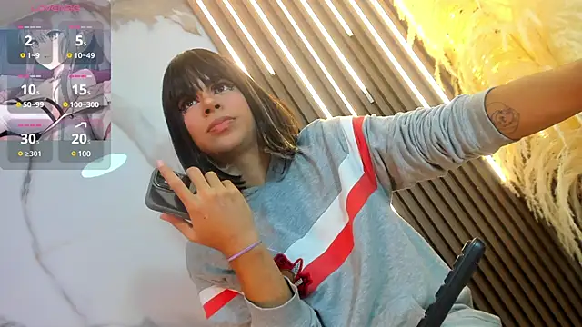 Tiff Valentine online show from March 17, 9:45 pm