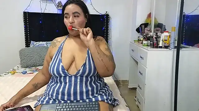 Snapshot of charlotte_077 chatting on June 27, 5:01 am charlotte 077 online show from June 27, 5:01 am