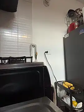 karlamorris  online show from March 21, 12:10 pm