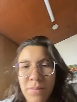 karlamorris  online show from April 11, 2:10 pm