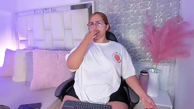 LeahxBarker online show from June 30, 3:40 am