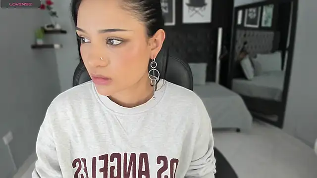 renee shelby  online show from January 15, 7:50 pm