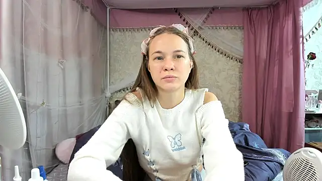 leila bambi  online show from March 1, 8:55 pm