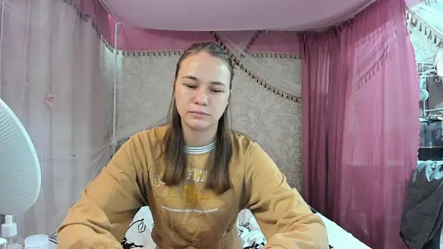 leila bambi  online show from March 17, 9:56 am