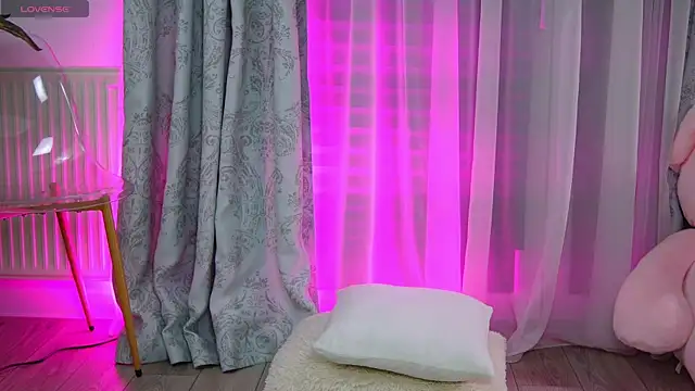 EvaSparks  online show from April 18, 10:21 pm