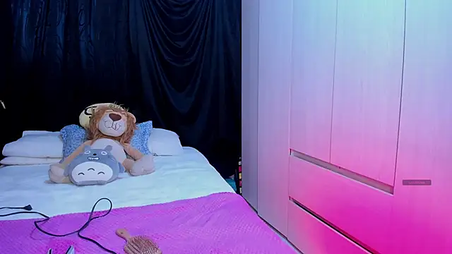 Karla hernandez  online show from April 20, 11:02 am