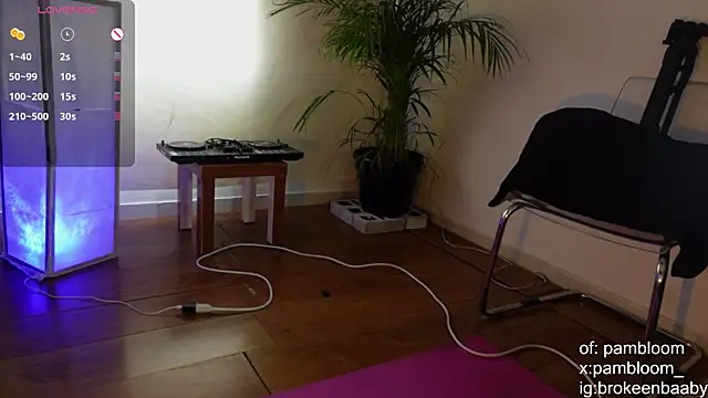 droolingdollfacee online show from September 19, 10:10 pm