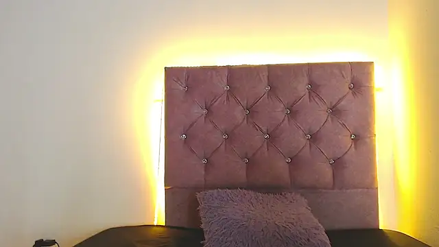 Snapshot of ANDREA_TWERK_ASS chatting on May 5, 10:18 pm ANDREA TWERK ASS online show from May 5, 10:18 pm