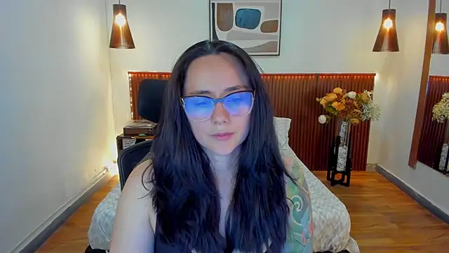 Snapshot of KatherineBond chatting on May 6, 6:46 pm KatherineBond online show from May 6, 6:46 pm