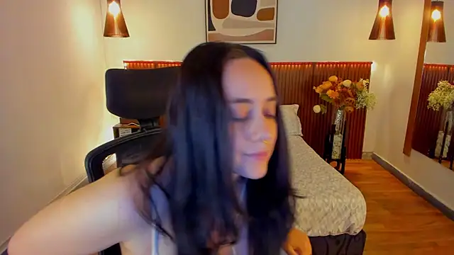 Snapshot of KatherineBond chatting on May 16, 7:56 pm KatherineBond online show from May 16, 7:56 pm