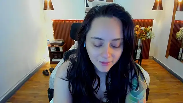 Snapshot of KatherineBond chatting on May 19, 6:47 pm KatherineBond online show from May 19, 6:47 pm