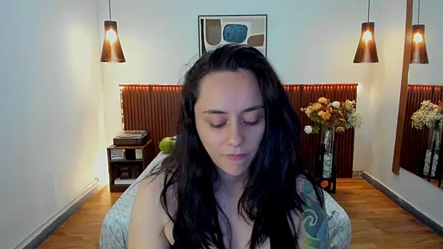 Snapshot of KatherineBond chatting on May 25, 7:09 pm KatherineBond online show from May 25, 7:09 pm