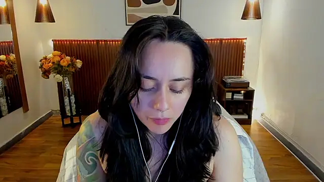 KatherineBond online show from June 23, 6:17 pm