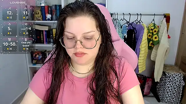 Snapshot of Gabiwaifu chatting on November 15, 6:55 am Gabiwaifu online show from November 15, 6:55 am