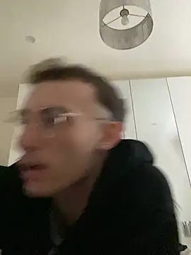 LaMaterialista online show from April 8, 12:05 pm