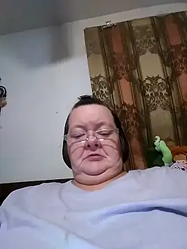 Snapshot of Bayou_Woman68 chatting on April 13, 12:32 pm Bayou Woman68 online show from April 13, 12:32 pm