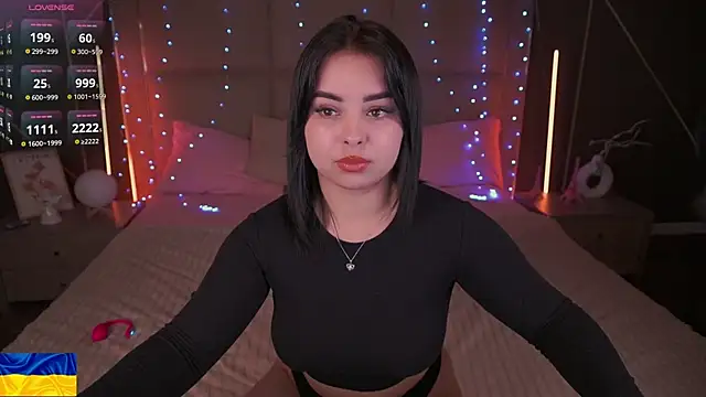 SusieWood online show from March 25, 9:10 pm