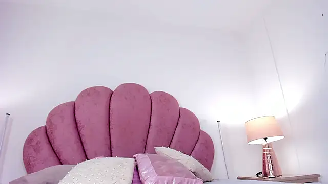 Snapshot of Paytonferrara chatting on February 18, 1:45 am Paytonferrara online show from February 18, 1:45 am