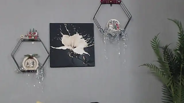 Snapshot of IzabelllNoir chatting on December 14, 6:30 am IzabelllNoir online show from December 14, 6:30 am