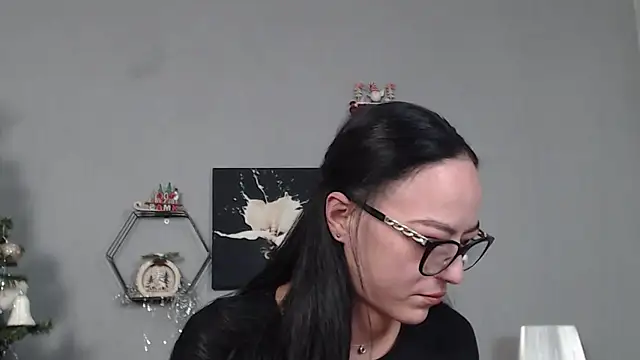 Snapshot of IzabelllNoir chatting on December 18, 11:05 am IzabelllNoir online show from December 18, 11:05 am