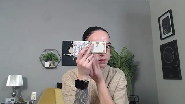 Snapshot of IzabelllNoir chatting on January 8, 9:33 am IzabelllNoir online show from January 8, 9:33 am