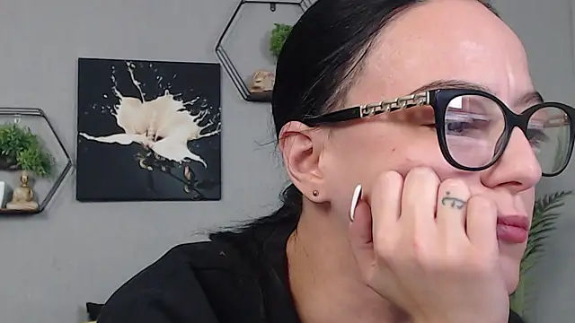 Snapshot of IzabelllNoir chatting on January 10, 10:39 am IzabelllNoir online show from January 10, 10:39 am