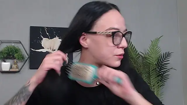 Snapshot of IzabelllNoir chatting on February 13, 8:10 am IzabelllNoir online show from February 13, 8:10 am