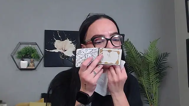 Snapshot of IzabelllNoir chatting on February 16, 10:22 am IzabelllNoir online show from February 16, 10:22 am