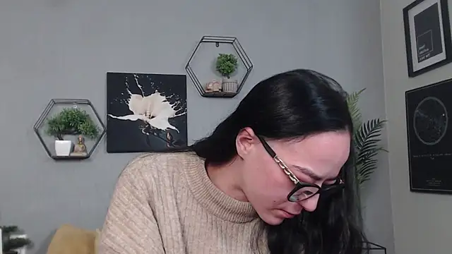 Snapshot of IzabelllNoir chatting on February 20, 9:32 am IzabelllNoir online show from February 20, 9:32 am