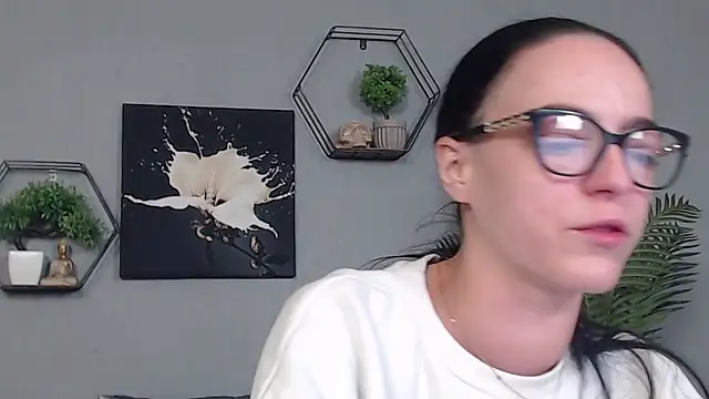 Snapshot of IzabelllNoir chatting on February 24, 8:23 am IzabelllNoir online show from February 24, 8:23 am