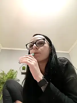 Snapshot of IzabelllNoir chatting on February 26, 10:09 pm IzabelllNoir online show from February 26, 10:09 pm