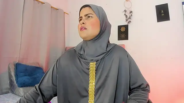 AishaAmin  online show from June 24, 12:15 pm