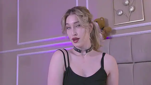 SerenaBennet online show from March 9, 9:57 am