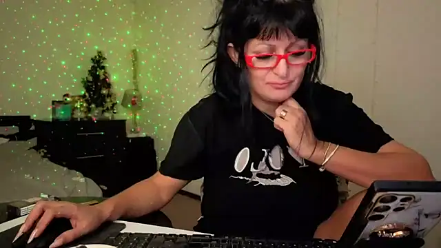 YourDreamLoverr online show from December 22, 12:18 am