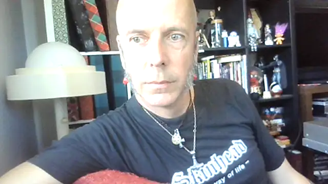 Snapshot of SHARPSkinhead chatting on June 27, 9:25 am SHARPSkinhead online show from June 27, 9:25 am