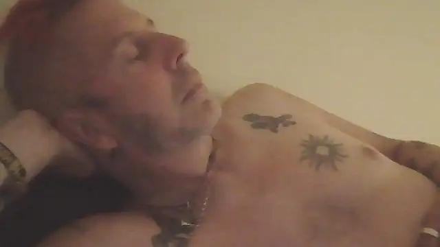Snapshot of SHARPSkinhead chatting on July 13, 9:50 pm SHARPSkinhead online show from July 13, 9:50 pm