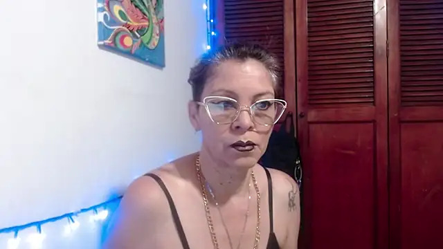 electra-mommy online show from July 1, 11:01 am